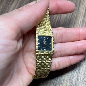 Vintage oryx quartz vintage womens gold bracelet watch black face - working!